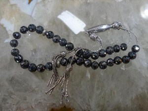 Kutsal topraklarda 22 bin dolarlık tesbih