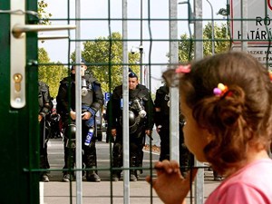 Avrupa'ya göç Schengen'i çatırdatıyor