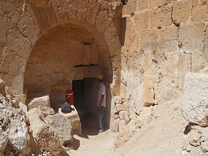 Zerzevan Kalesi'nde bin 500 yıl önce kapatılan gizli geçit bulundu