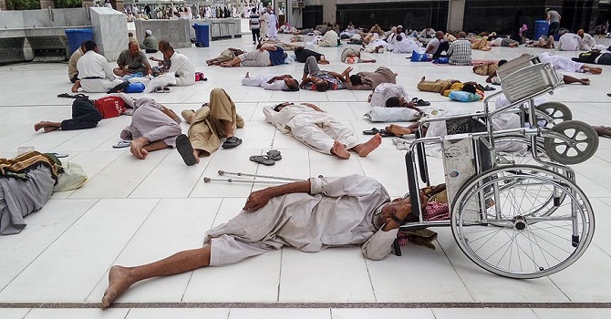 Hacı adayları günün 24 saatini Mescid-i Haram'da geçiriyor