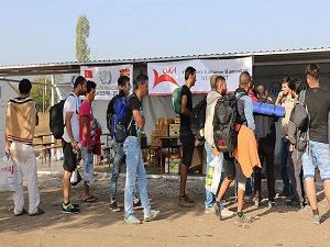 İHH'dan 'umut yolcularına' yardım