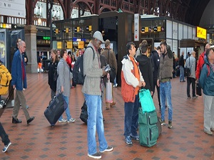 Fransa'da sığınmacı karşıtı belediye başkanı halkı ikna edemedi