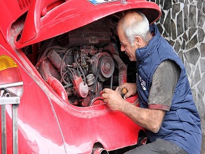 Klasik otomobillerin yarım asırlık tamircisi