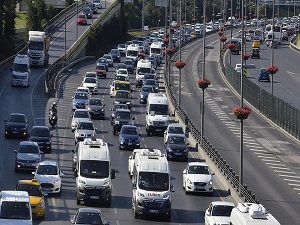 Tatilcilerin dönüşüyle trafik çilesi başladı