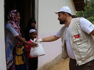 Sri Lanka'da 6 bin kişiye kurban eti ulaştırıldı