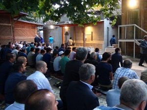 Romanya Müslümanları camileri doldurdu