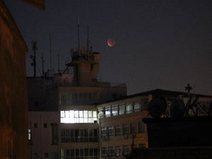 Diyarbakır'da 'kanlı ay' ve 'süper ay' görüldü