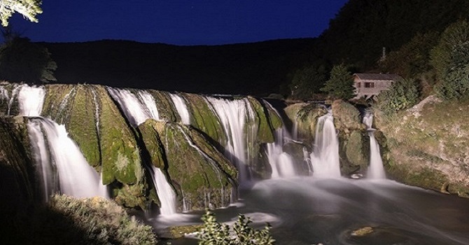 Bu şelale tam tefekkürlük