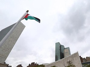 İsrail karşıtı Yahudilerden bayrak kutlaması