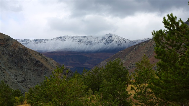 Esence Dağı'na ilk kar yağdı