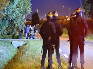 Fransa'da göçmenler tünel kapattı