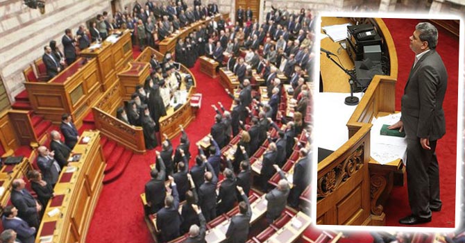 Yunan meclisinde vekiller Kuran'a el bastı