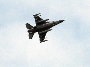 Türk hava sahasını ihlal eden Rus uçağı F-16'lar tarafından önlendi