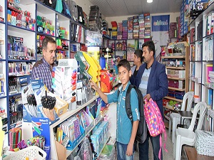 Okullar açıldı kırtasiyecilerin yüzü güldü