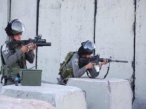 İsrail askerlerinin vurduğu Filistinli çocuk öldü