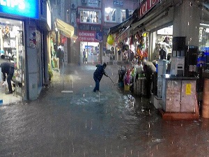 Zonguldak'ta sağanak yaşamı olumsuz etkiledi