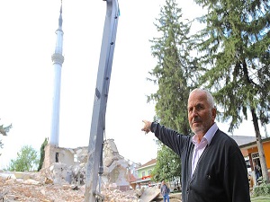 Kıblesi yanlış yapılan cami yıkılıyor