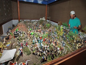 'Köylü Ressam' Uluğ maketi tamamlamanın mutluluğunu yaşıyor