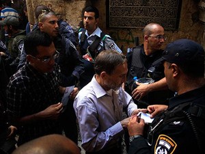 Mescid-i Aksa'ya girişe 50 yaş sınırlaması