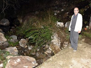 Dev kayalar evlerin üstüne düştü