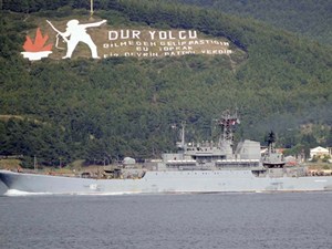 Rus savaş gemisi boğazdan geçti