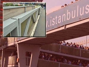 Yoğunluğa dayanamayan metrobüs üst geçidi alarm veriyor!