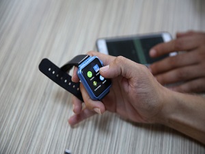 İşitme engelliler için örneği olmayan cihaz ürettiler