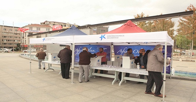 Küçükçekmece'den 100 bin aşure