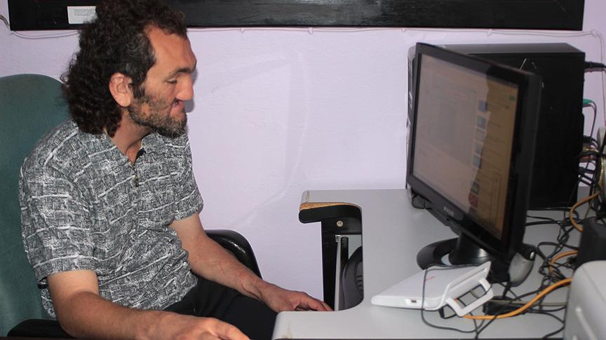 Karanlık dünyasını eğitim ile aydınlatıyor