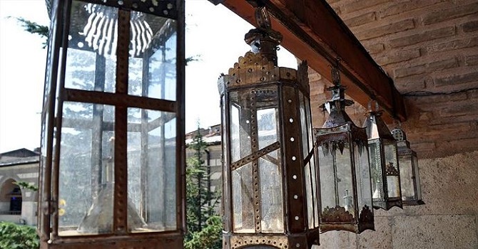 Osmanlı motifli el fenerleri evleri süslüyor
