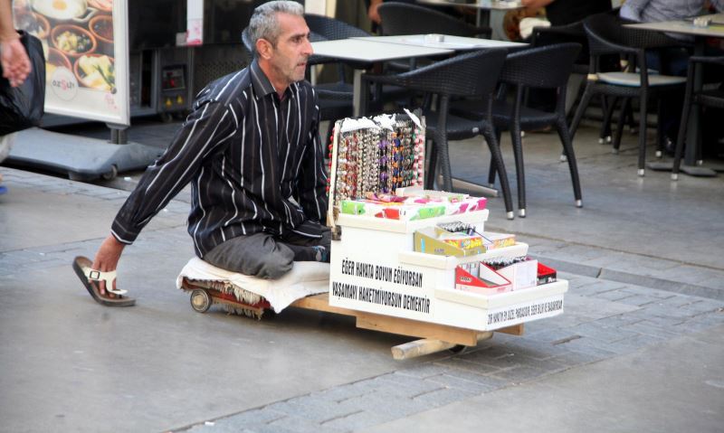 Bedensel engellinin ekmek mücadelesi görenleri şaşırtıyor