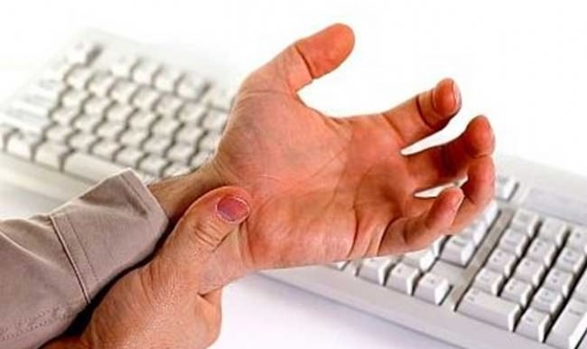 Bileklerinizde ağrı ve şişkinlik varsa aman dikkat