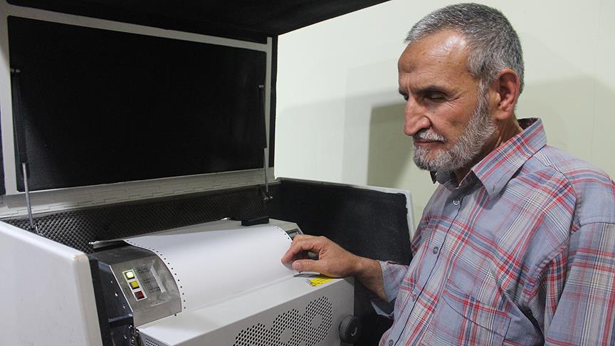 Kendisi gibi görme engelliler için 20 yıldır Kur'an-ı Kerim basıyor