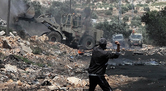İsrail güçleri bir Filistinlinin evini patlayıcıyla yıktı