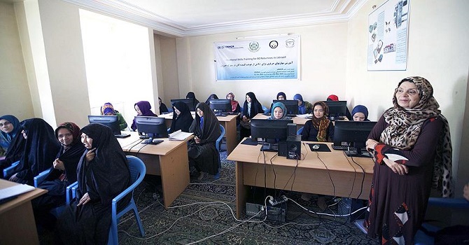 Afgan mülteci çocuklar eğitimsiz büyüyor