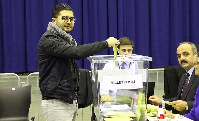 Yurt dışında kullanılan oylar Türkiye'ye gönderiliyor
