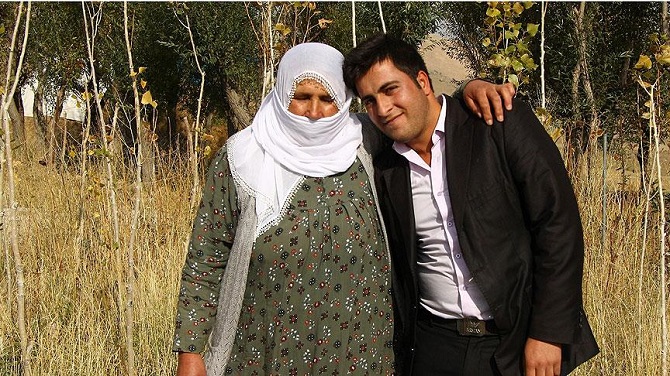 Enkazda geçirdiği günleri unutamıyor