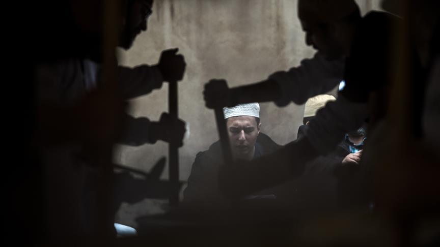 Sümbül Efendi'de aşure kaynatıldı