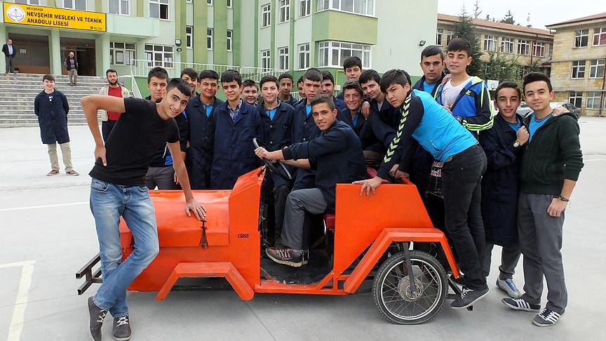 Hurda malzemelerden otomobil ürettiler