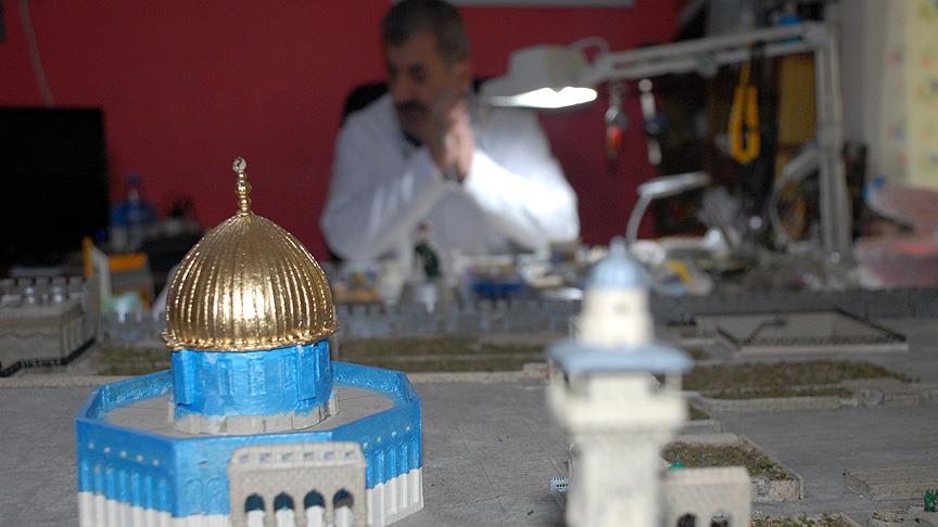 Mescid-Aksa maketinde Kudüs toprağı