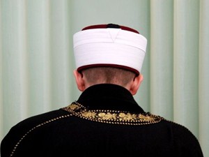 İmamın şüphesi cemaati kurtardı