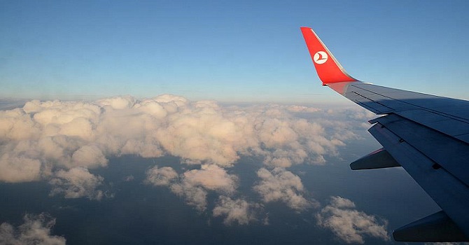 Kalkışta kuyruğu yere sürtülen uçak Londra'ya indi