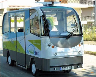 Şoförsüz otobüs Yunanistan'ı karıştırdı