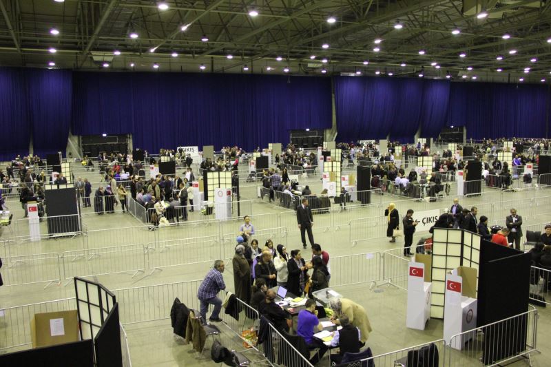 Avrupa'da oy vermede son gün yoğunluğu