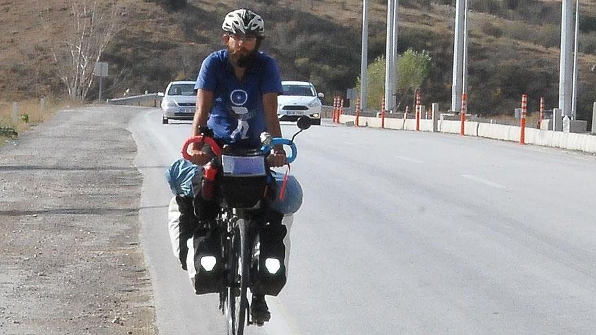 Barış için 9 bin kilometre pedal çevirdi