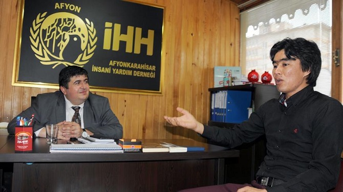 Aldığı bursla ülkesindeki yetimlere destek oluyor