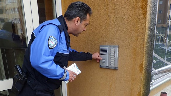 Polis 'tüpçüyüm' dedi, 76 kapıdan 64'ü açıldı