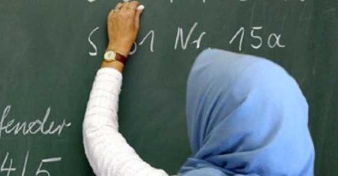 Almanya'da başörtülü öğrenci okuldan atıldı