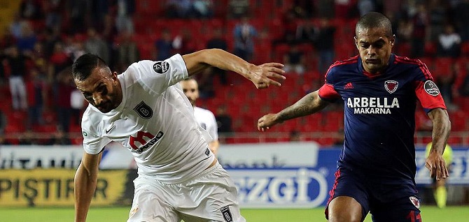 Mersin'de puanlar paylaşıldı