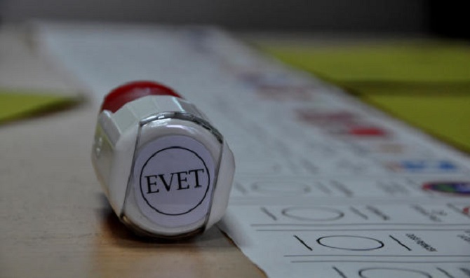 Türkiye yarın sandık başına gidiyor